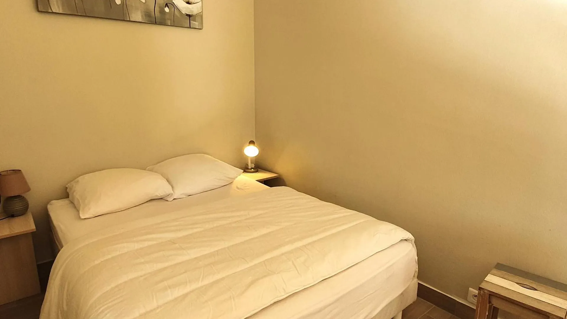 Studio Avec Coin-Nuit, Terrasse Et Parking, Centre Sainte-Maxime, Proche Plages - 4 Pers. - Fr-1-780-61 Apartment