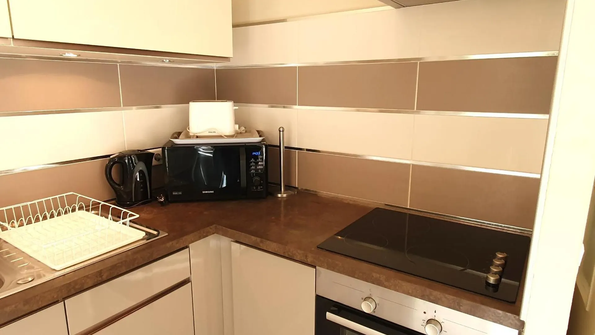 Studio Avec Coin-Nuit, Terrasse Et Parking, Centre Sainte-Maxime, Proche Plages - 4 Pers. - Fr-1-780-61 0*, Sainte-Maxime