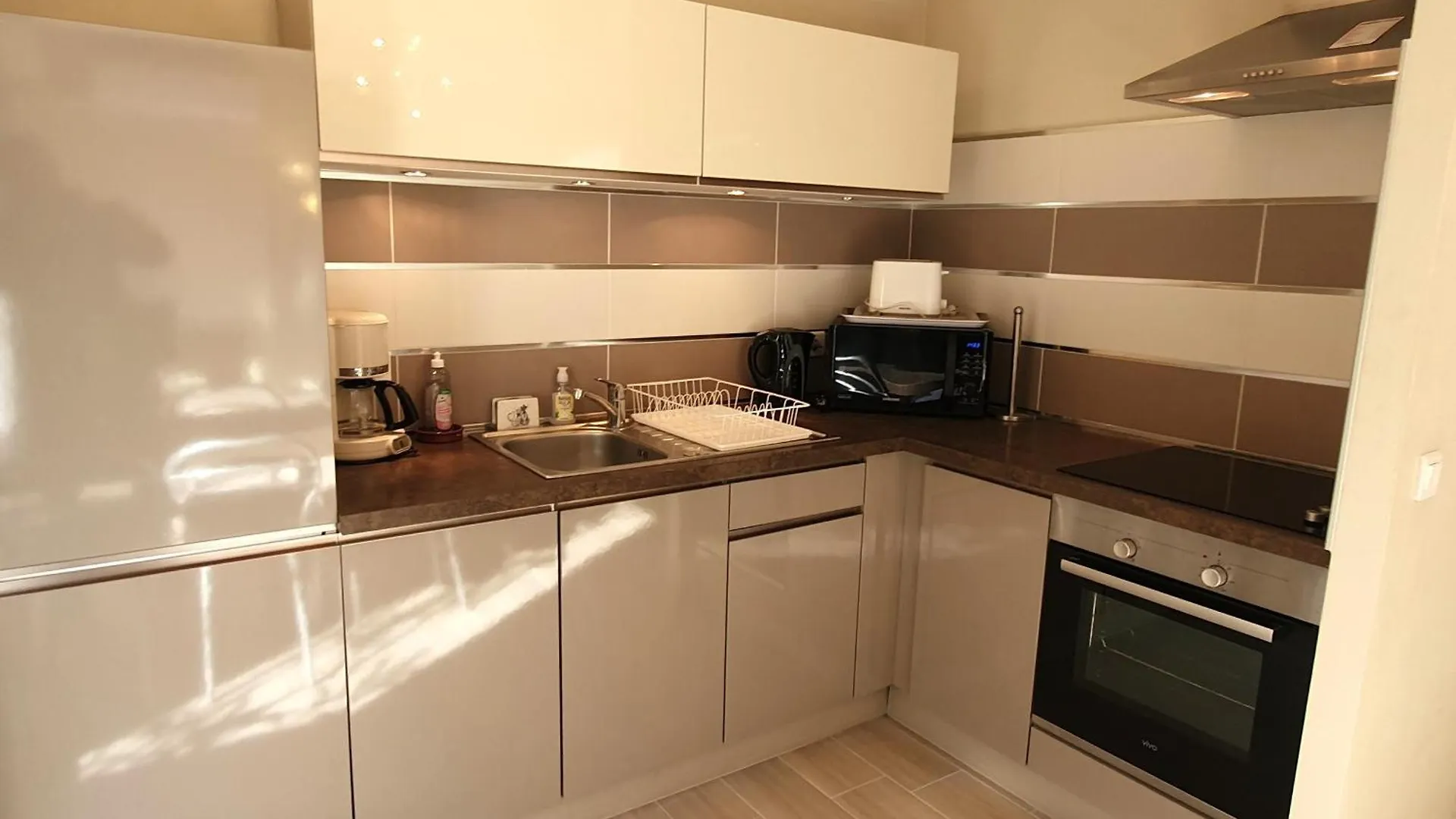 Apartment Studio Avec Coin-Nuit, Terrasse Et Parking, Centre Sainte-Maxime, Proche Plages - 4 Pers. - Fr-1-780-61