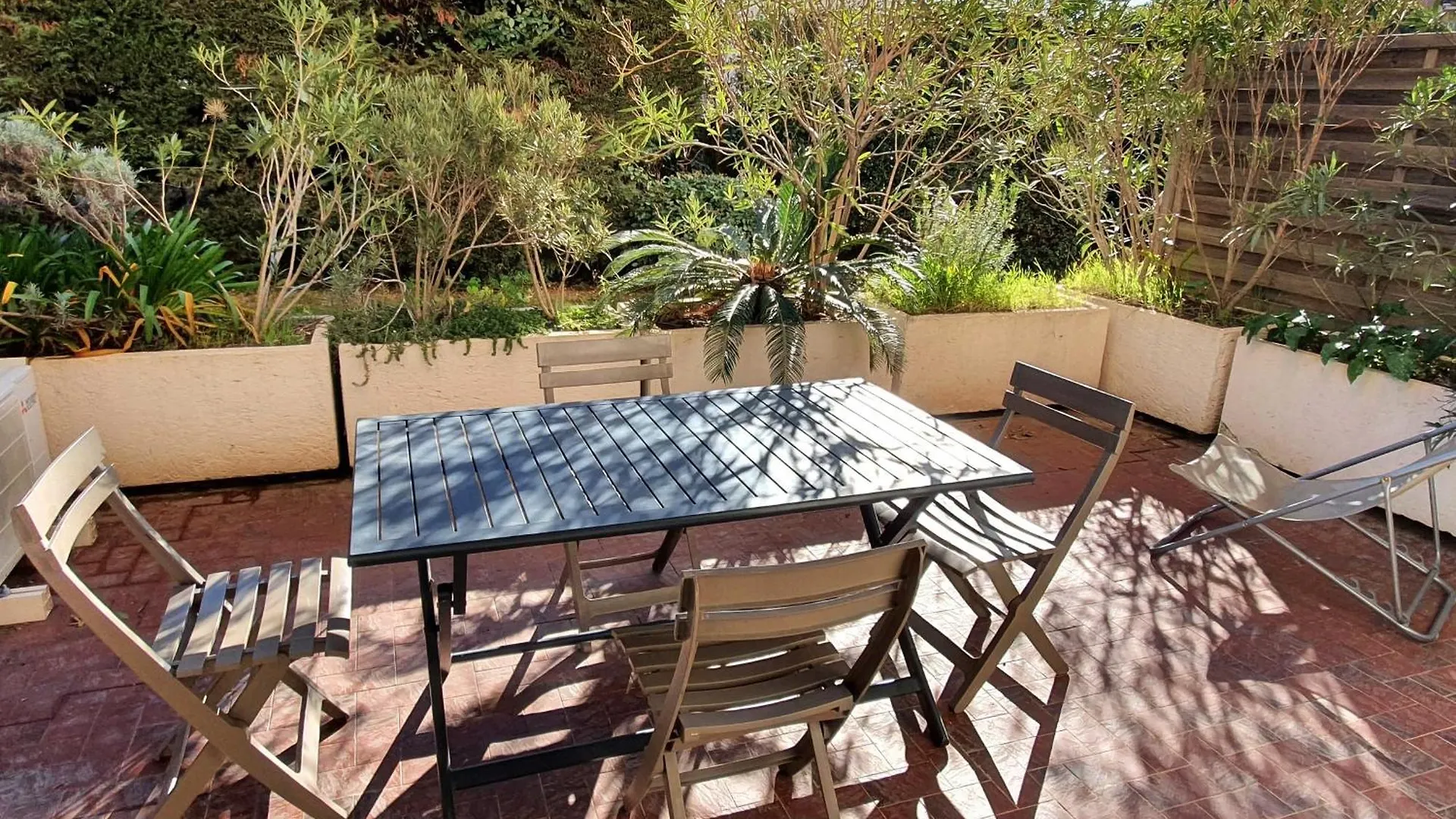 Studio Avec Coin-Nuit, Terrasse Et Parking, Centre Sainte-Maxime, Proche Plages - 4 Pers. - Fr-1-780-61 contacts