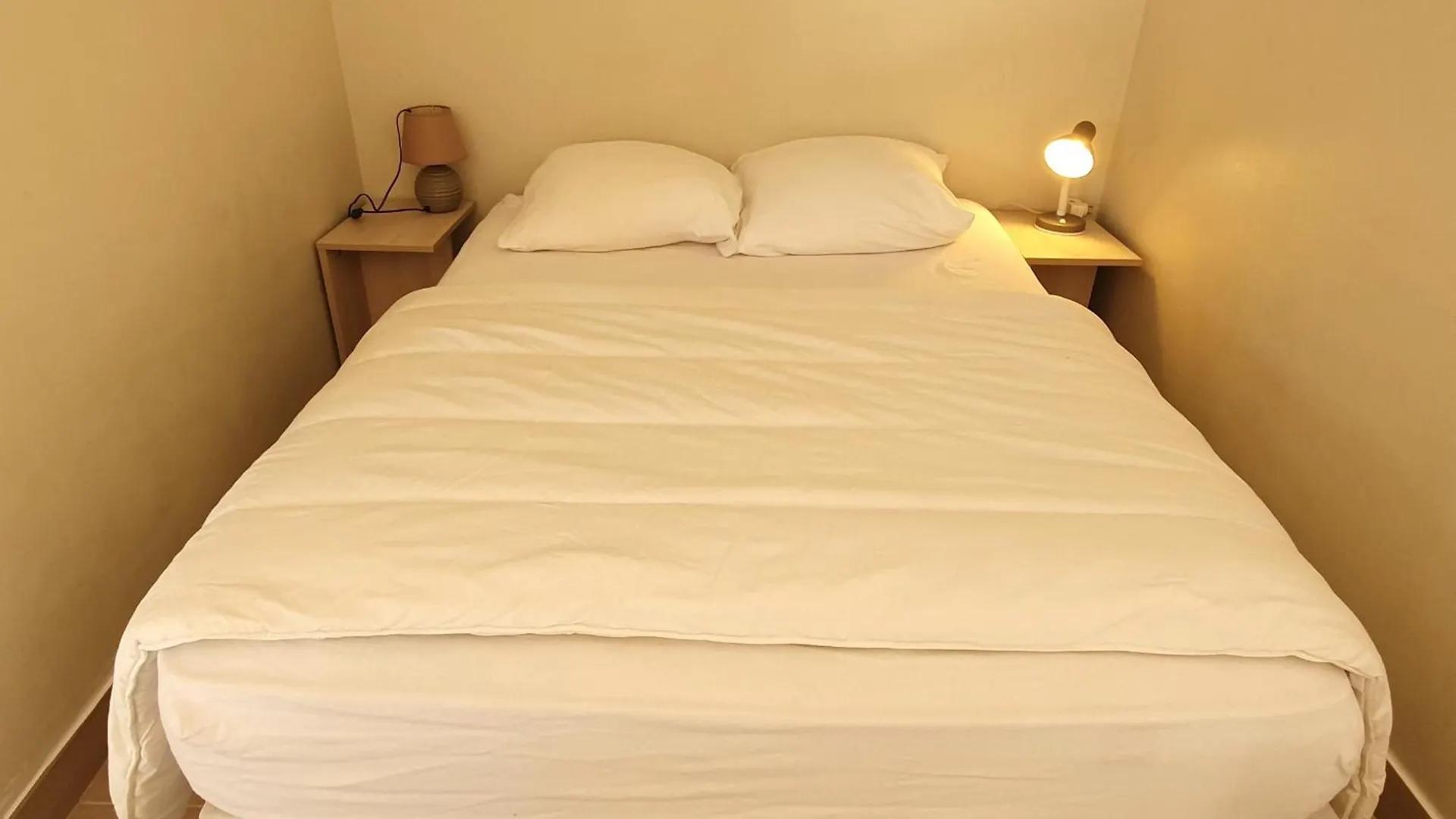 Studio Avec Coin-Nuit, Terrasse Et Parking, Centre Sainte-Maxime, Proche Plages - 4 Pers. - Fr-1-780-61 דירה סן-מקסים