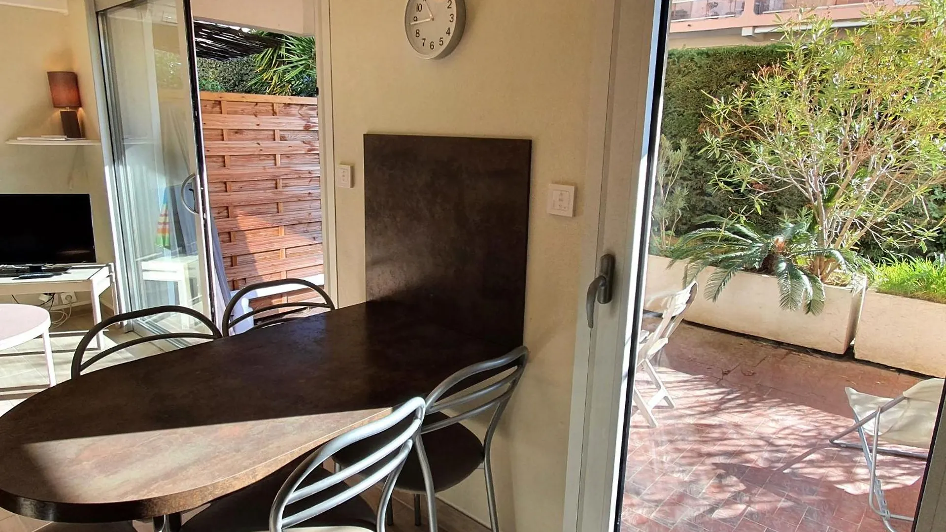 Studio Avec Coin-Nuit, Terrasse Et Parking, Centre Sainte-Maxime, Proche Plages - 4 Pers. - Fr-1-780-61 0*, סן-מקסים