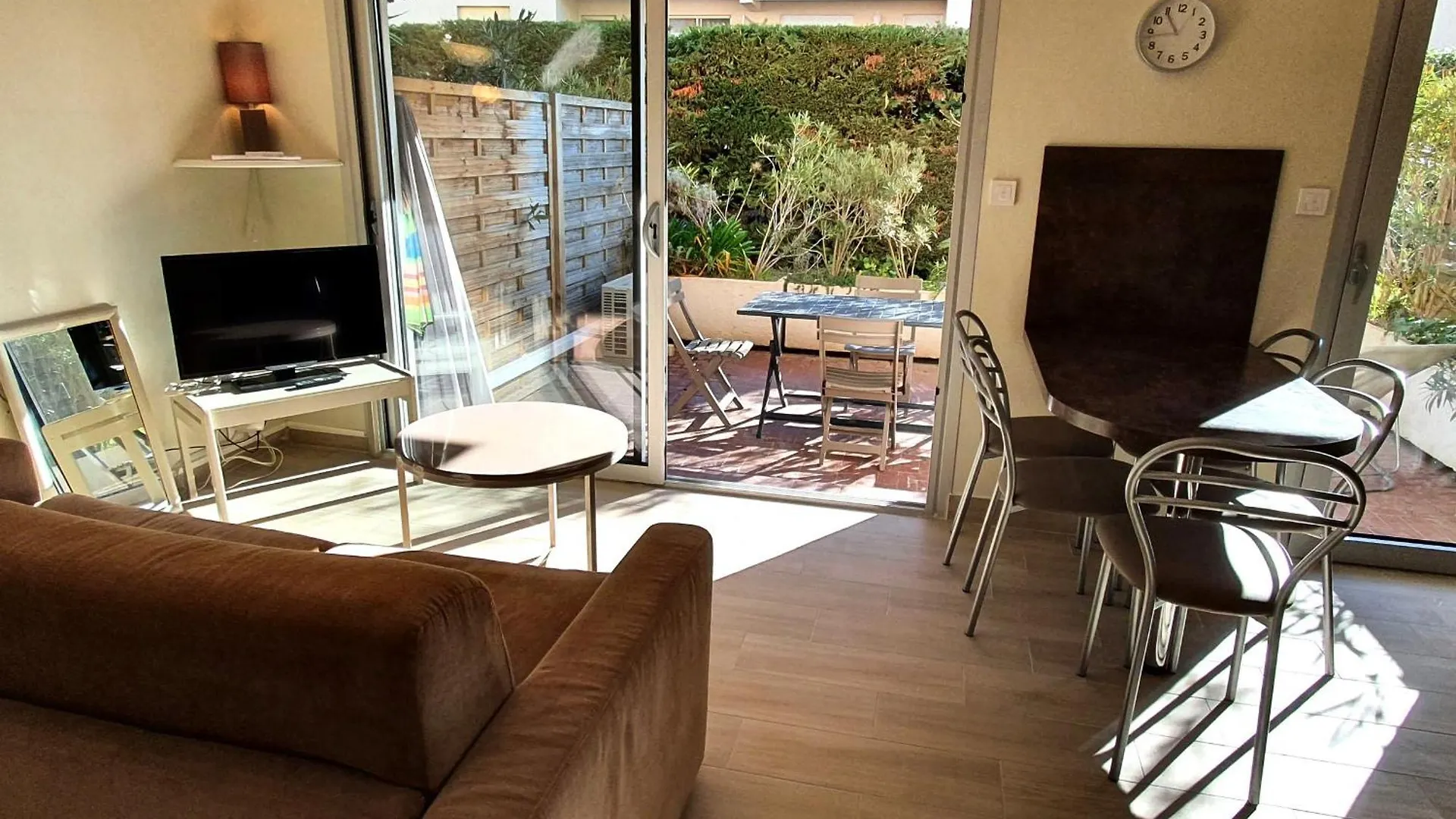 Studio Avec Coin-Nuit, Terrasse Et Parking, Centre Sainte-Maxime, Proche Plages - 4 Pers. - Fr-1-780-61 0*, סן-מקסים צרפת