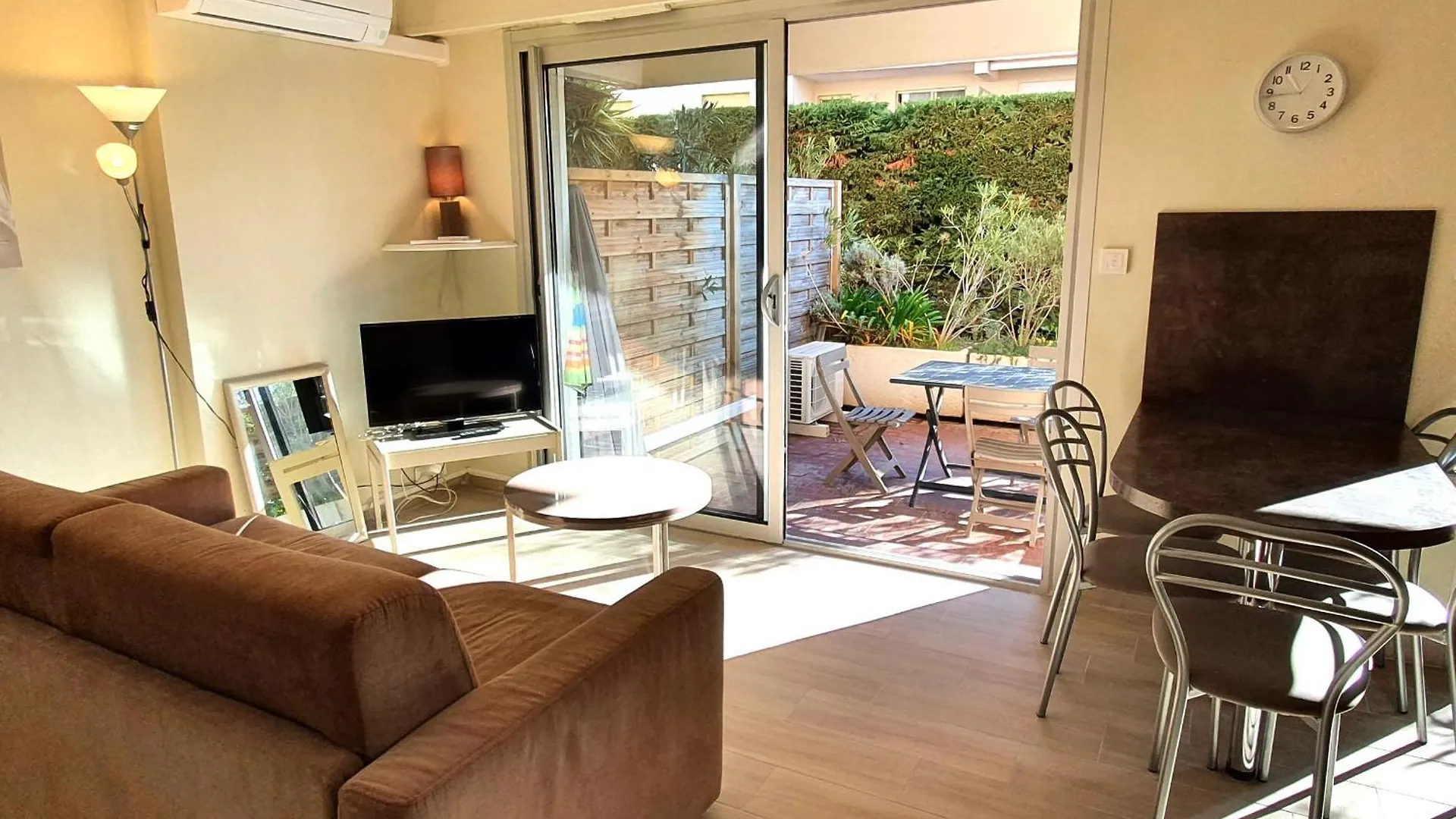 Studio Avec Coin-Nuit, Terrasse Et Parking, Centre Sainte-Maxime, Proche Plages - 4 Pers. - Fr-1-780-61 דירה סן-מקסים